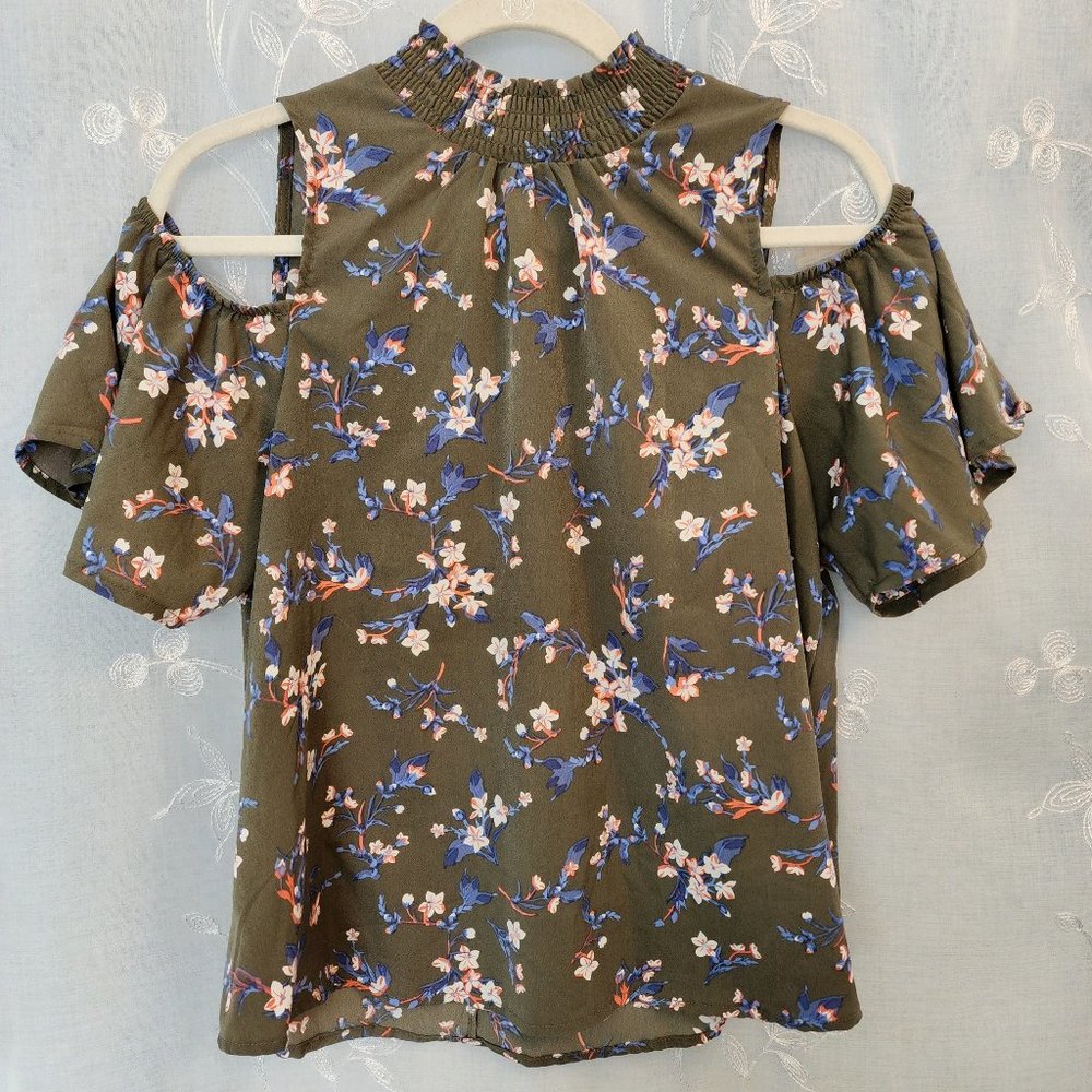 Almost Famous Gray & Pink Floral Pattern Cold Shoulder Smock neck Blouse.